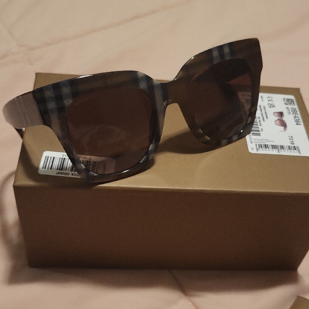 Stylish Burberry Sunglasses with Brown Tint